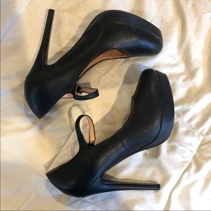 Women’s black heels